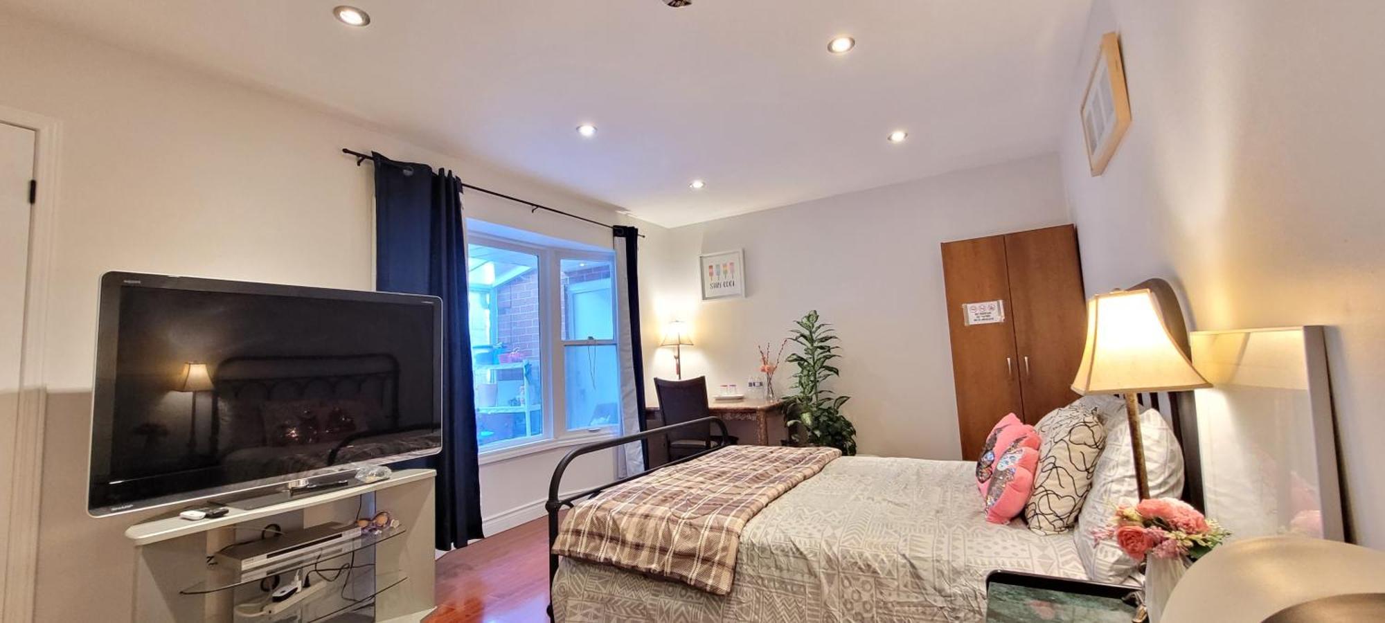 Mainfloor Spacious Room In Торонто Екстер'єр фото
